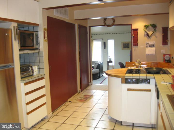 34 Warwick Road Stratford, NJ 08084 - Photo 3 of 23