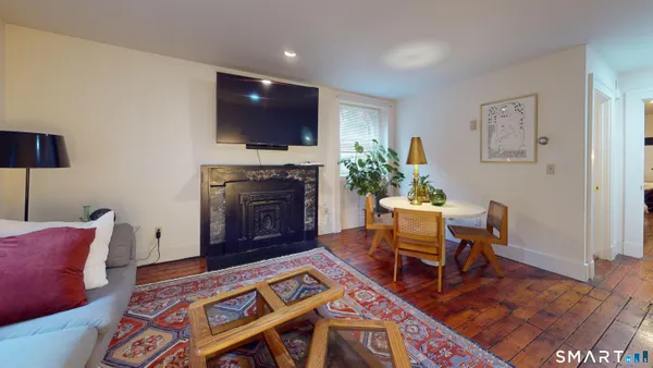 $1,995 | 584 Chapel Street, Unit 1, New Haven, CT 06511