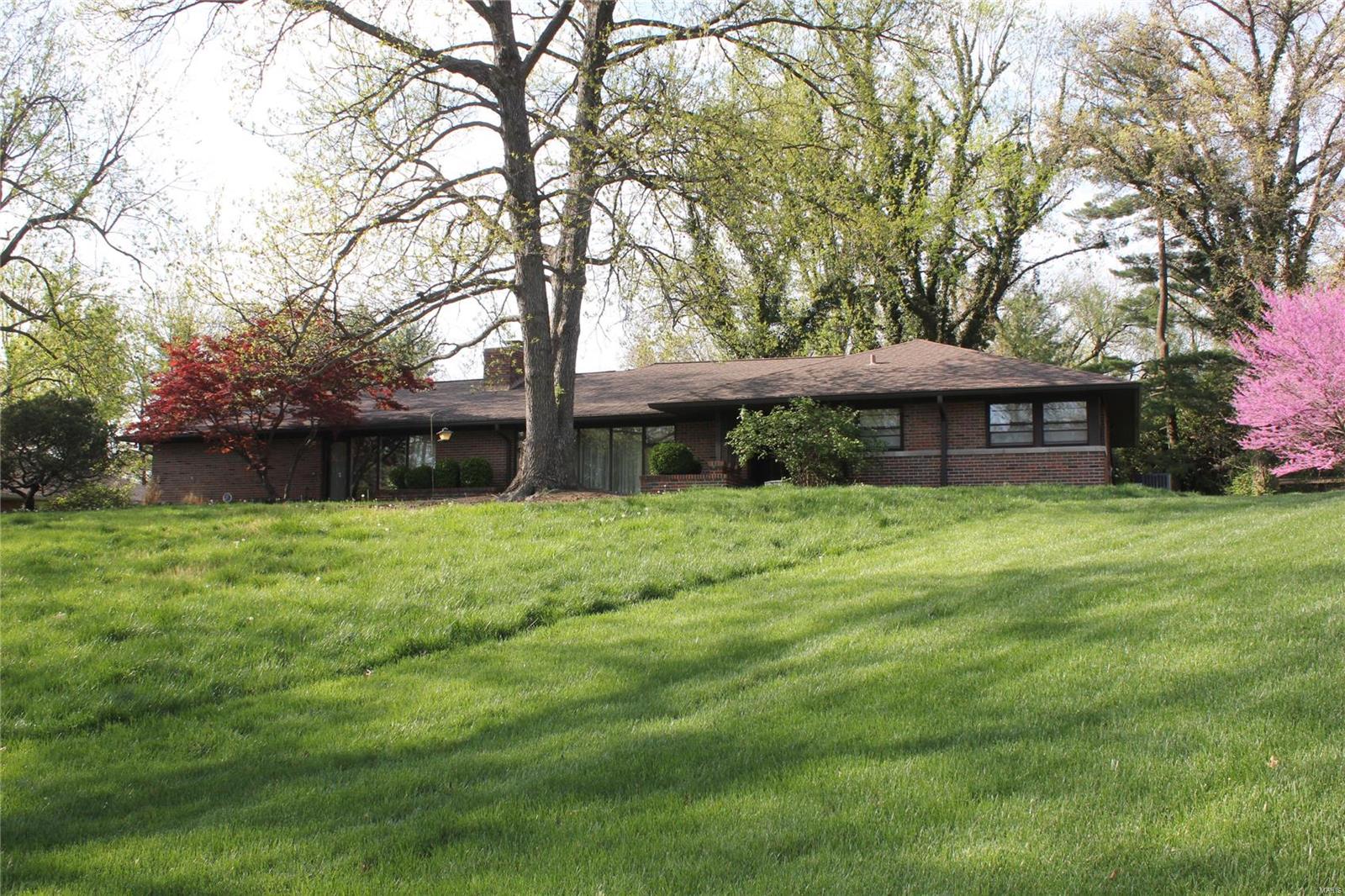 8 St Alfred Road St. Louis, MO 63132 - Photo 3 of 7 Gallery Image 3