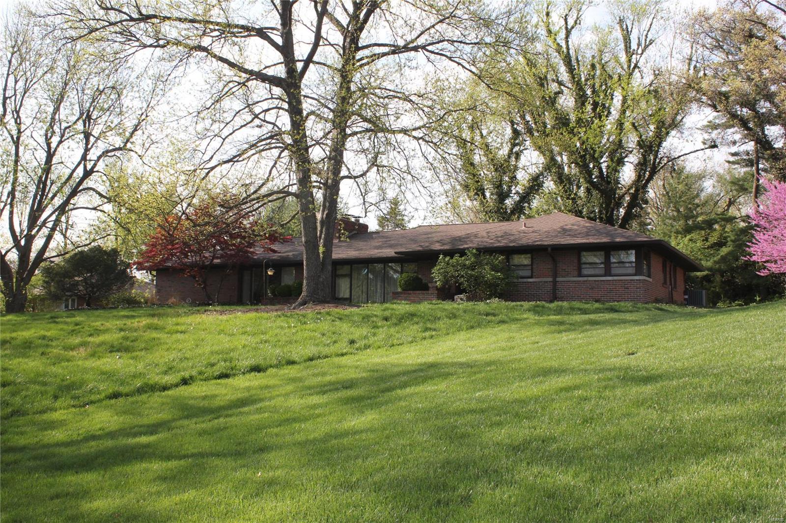 8 St Alfred Road St. Louis, MO 63132 - Photo 4 of 7 Gallery Image 4
