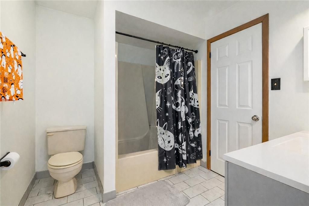 420 Spring Run Drive Monroeville, PA 15146 - Photo 15 of 24 a bathroom with a toilet and shower