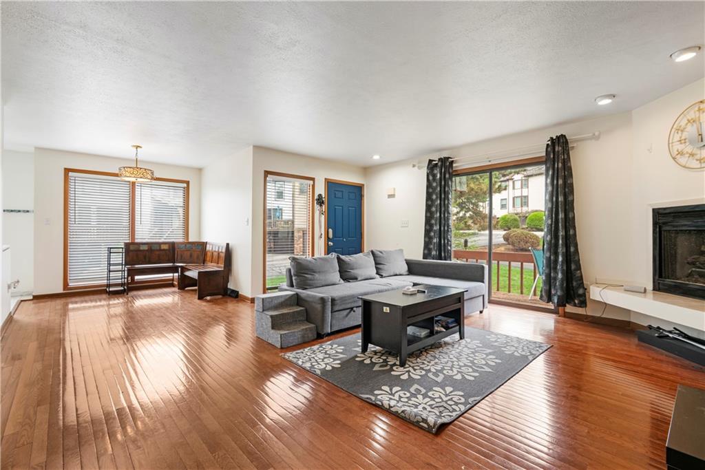 420 Spring Run Drive Monroeville, PA 15146 - Photo 4 of 24