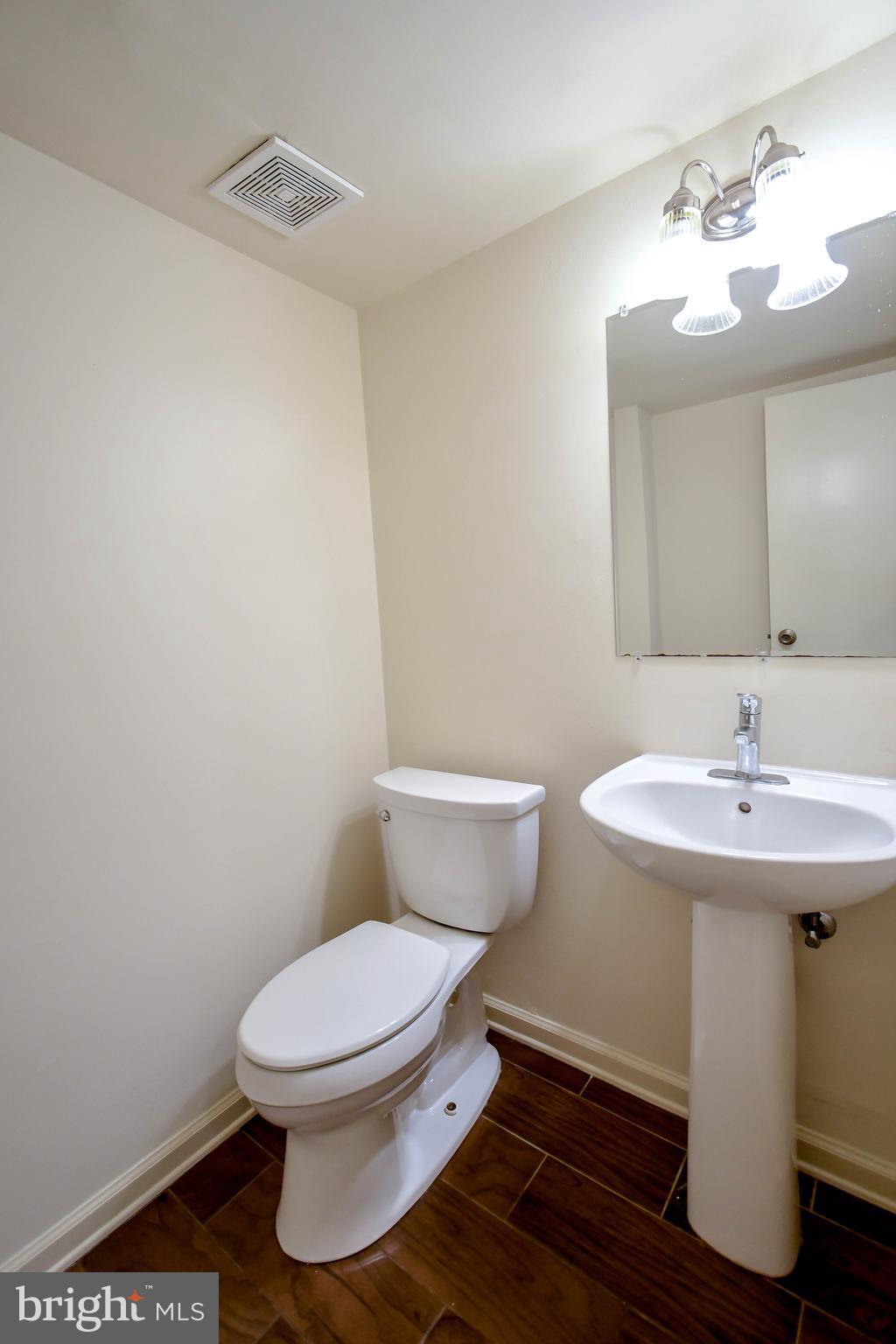 1251 Springtide Place Herndon, VA 20170 - Photo 16 of 32