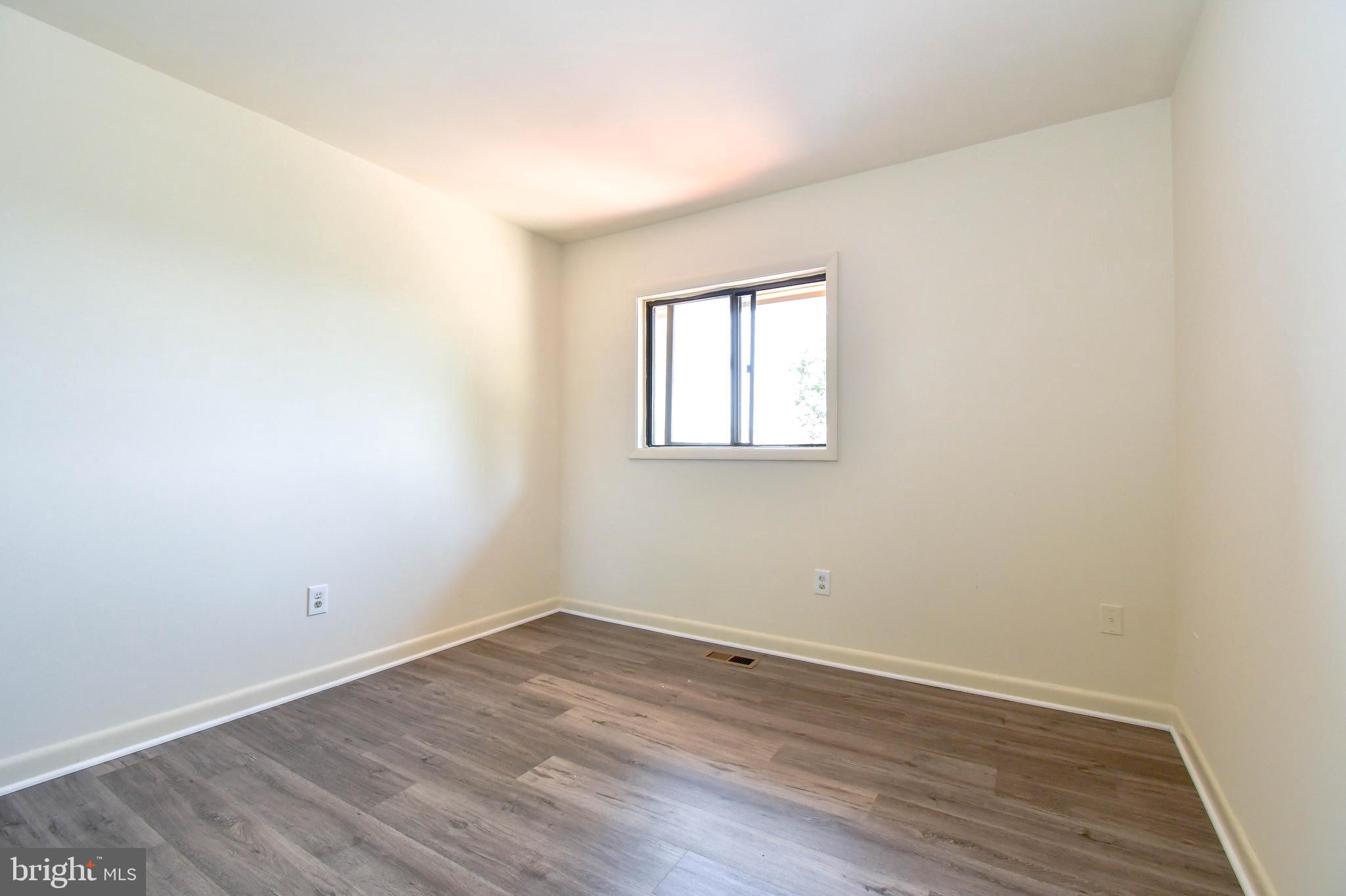 1251 Springtide Place Herndon, VA 20170 - Photo 26 of 32