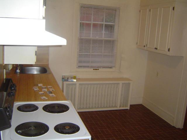 1817 Canterbury Road Southwest Roanoke, VA 24015 - Photo 7 of 9 KITCHEN