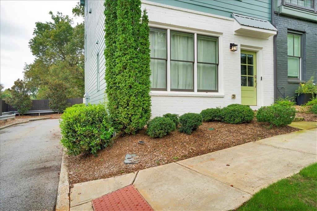 775 Hamilton Circle Southeast Atlanta, GA 30312 - Photo 2 of 24 a front view of a house with garden