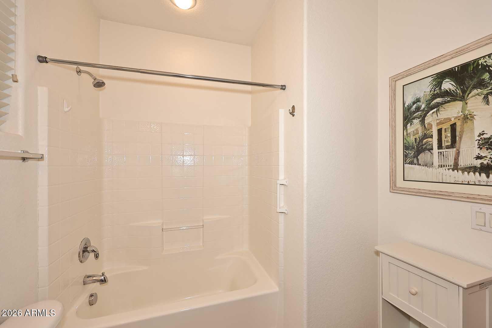 4058 East Rakestraw Lane Gilbert, AZ 85298 - Photo 20 of 55 Guest Bath-Tub