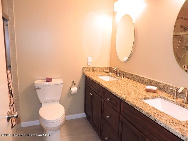 14 Collingwood Road Marlboro, NJ 07746 - Photo 17 of 21 Main Bath