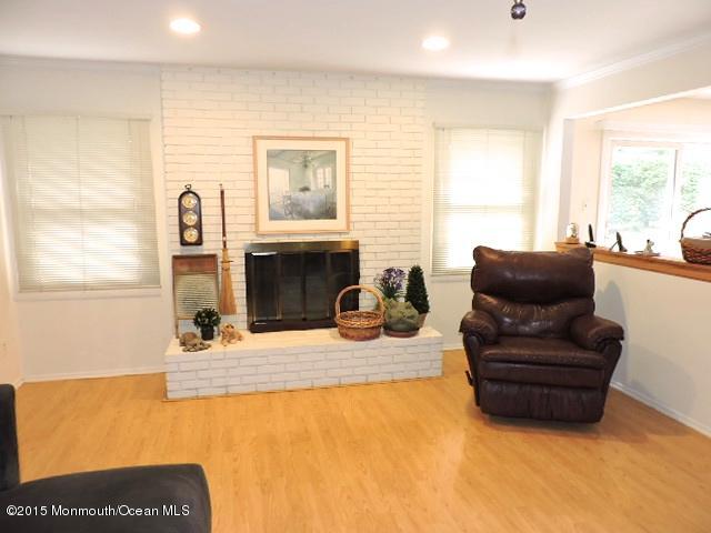 14 Collingwood Road Marlboro, NJ 07746 - Photo 3 of 21 Family Room