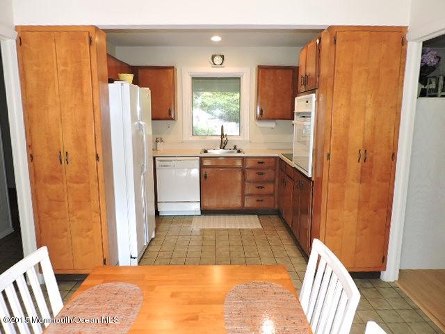 14 Collingwood Road Marlboro, NJ 07746 - Photo 6 of 21 Kitchen