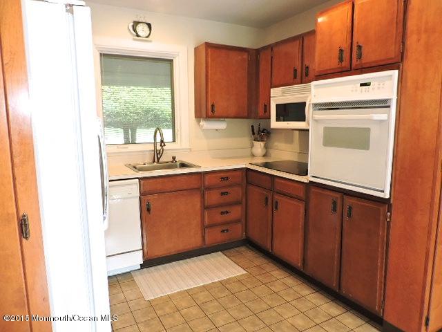 14 Collingwood Road Marlboro, NJ 07746 - Photo 7 of 21 Kitchen