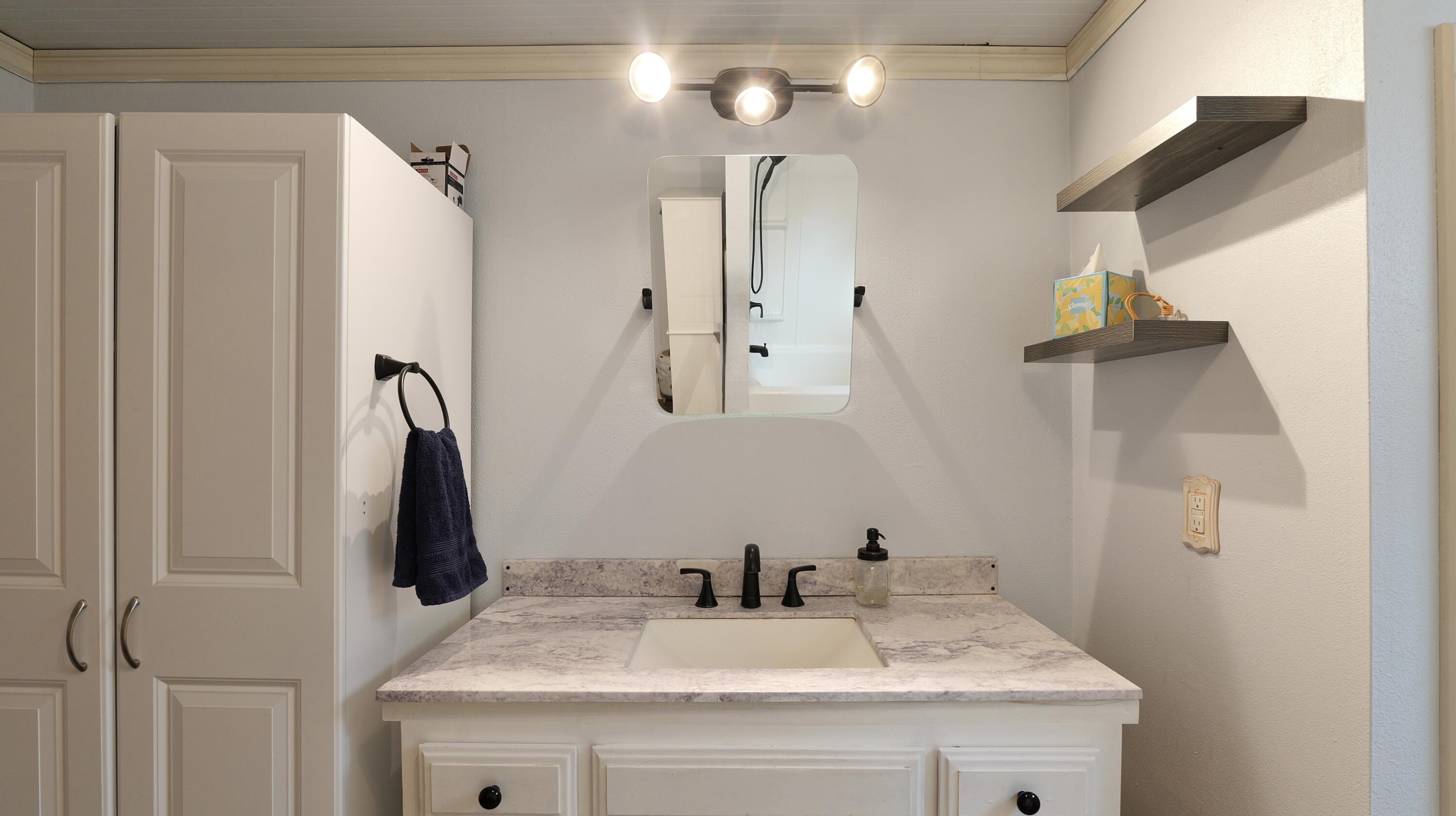 431 Red Blanket Road Prospect, OR 97536 - Photo 18 of 48 Sink and linen
