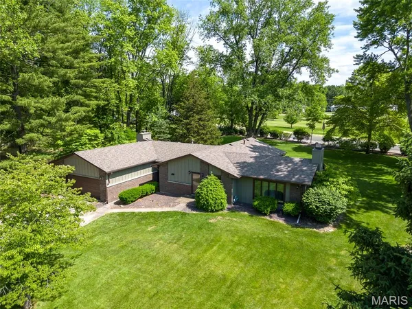 $329,900 | 11 Glen Hollow Road, Glen Carbon, IL 62034