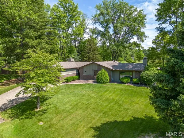 $329,900 | 11 Glen Hollow Road, Glen Carbon, IL 62034