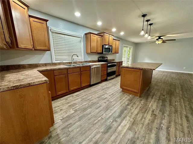 $275,000 | 1504 Paris Drive, Godfrey, IL 62035