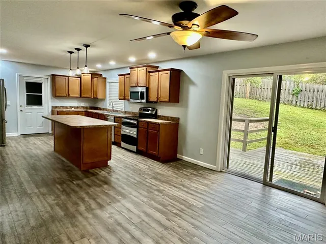 $275,000 | 1504 Paris Drive, Godfrey, IL 62035