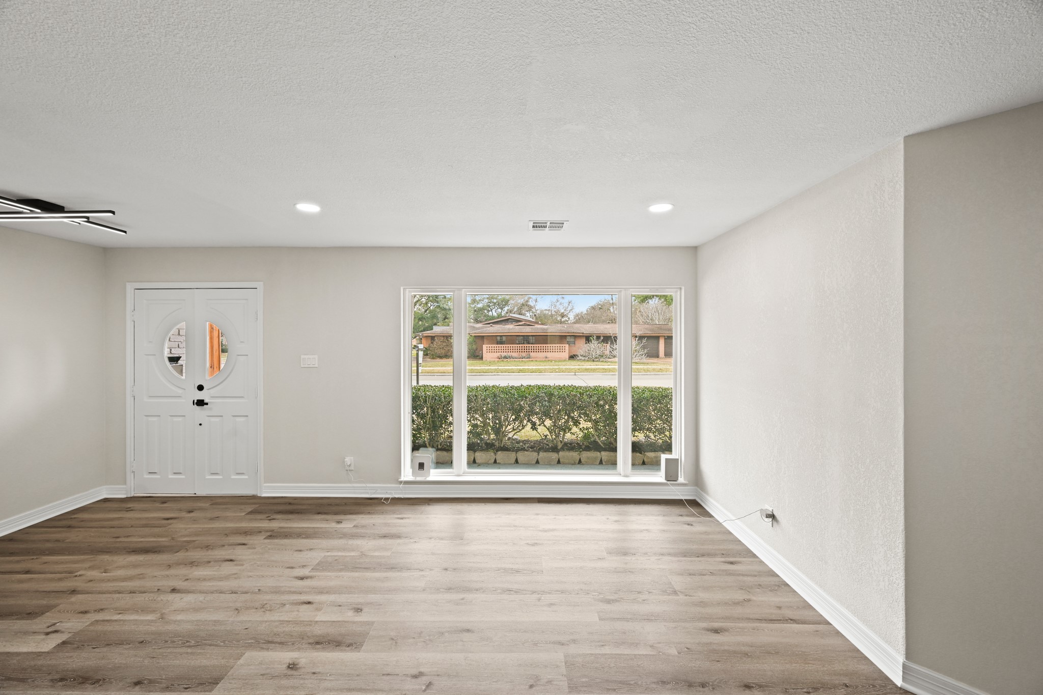 3011 Freshmeadows Drive Houston, TX 77063 - Photo 4 of 50