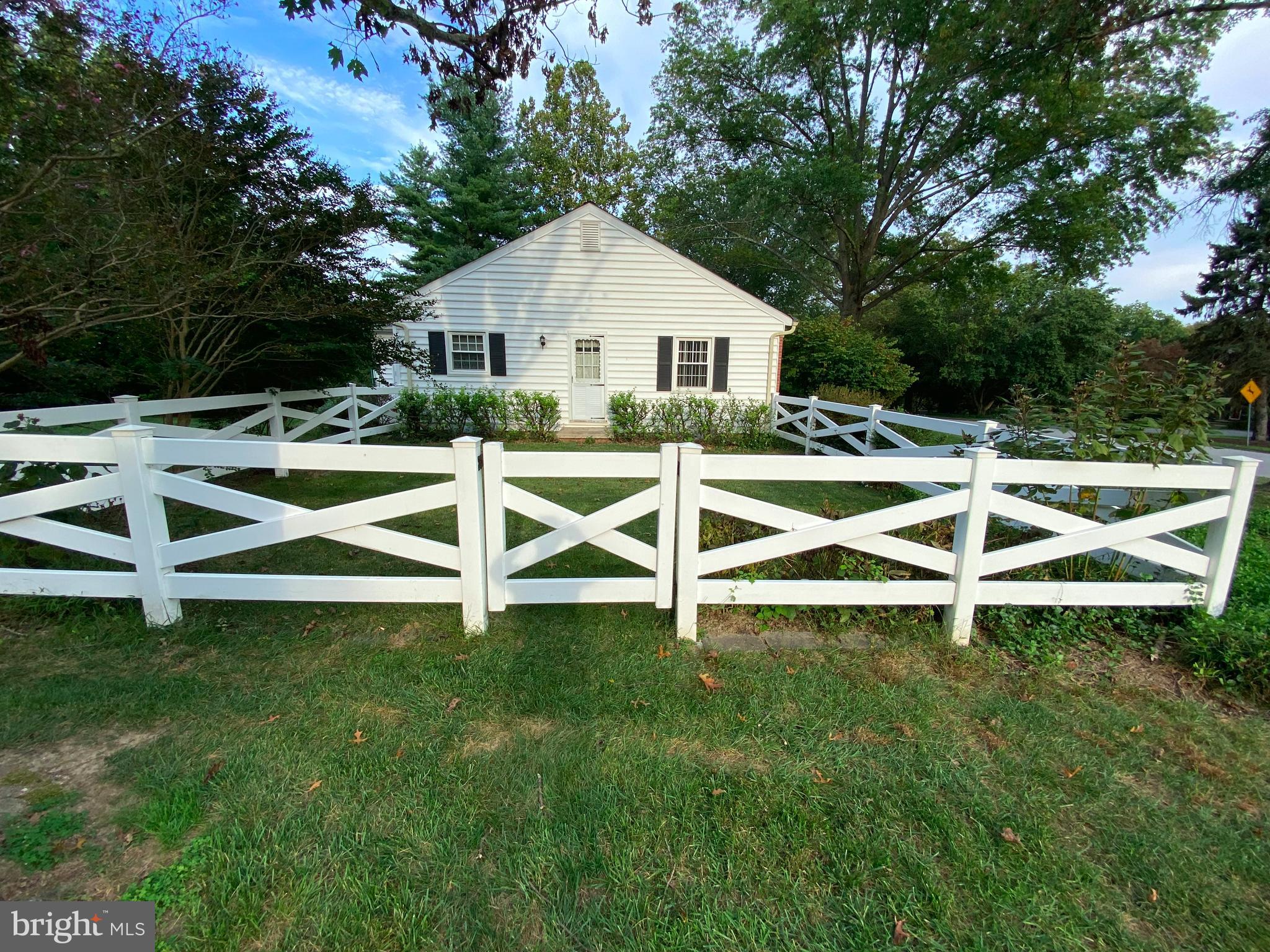 9424 Dunloggin Road Ellicott City, MD 21042 - Photo 12 of 48 Fully fenced-in side yard