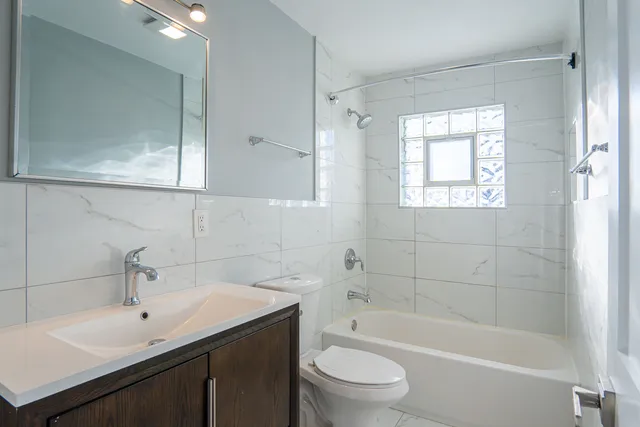 $2,200 | 317 Burlington Avenue, Unit 2, Western Springs, IL 60558