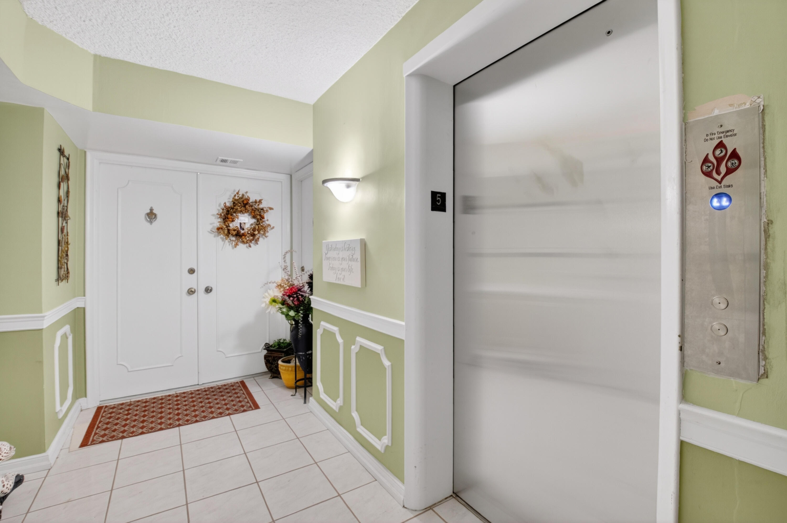 1180 South Ocean Boulevard, Unit 5C Boca Raton, FL 33432 - Photo 13 of 43 a view of an entryway door