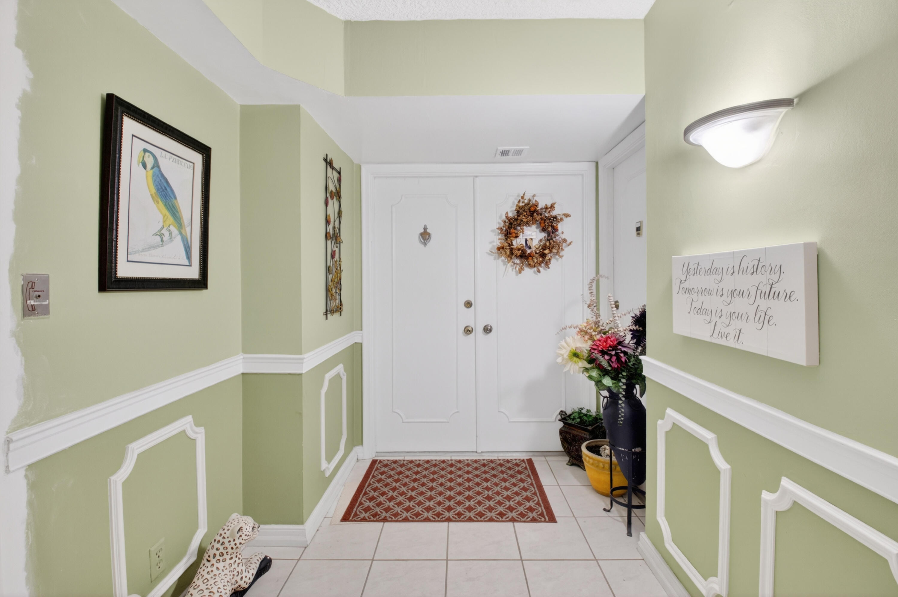 1180 South Ocean Boulevard, Unit 5C Boca Raton, FL 33432 - Photo 14 of 43 a view of a entryway door