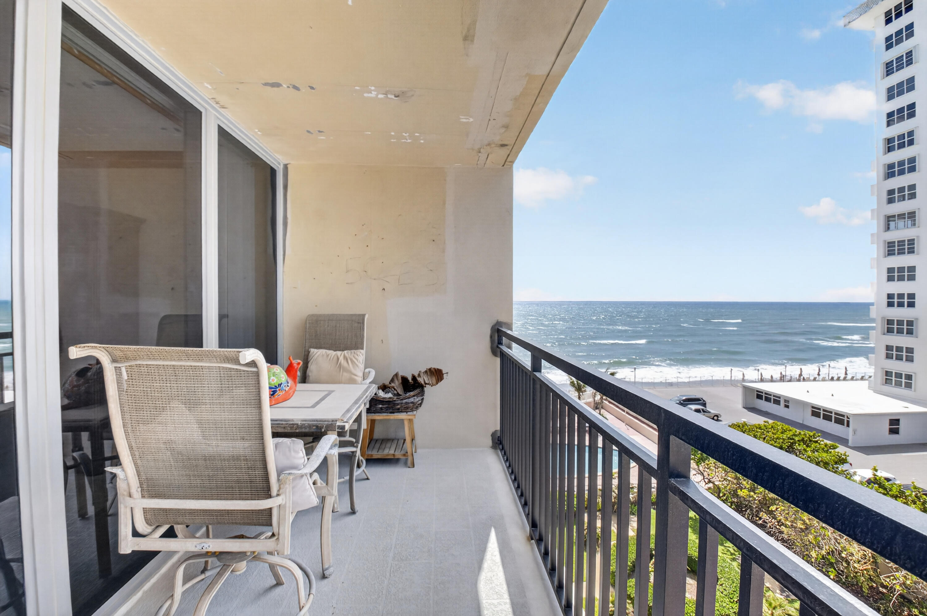 1180 South Ocean Boulevard, Unit 5C Boca Raton, FL 33432 - Photo 42 of 43 a view of an outdoor seating area