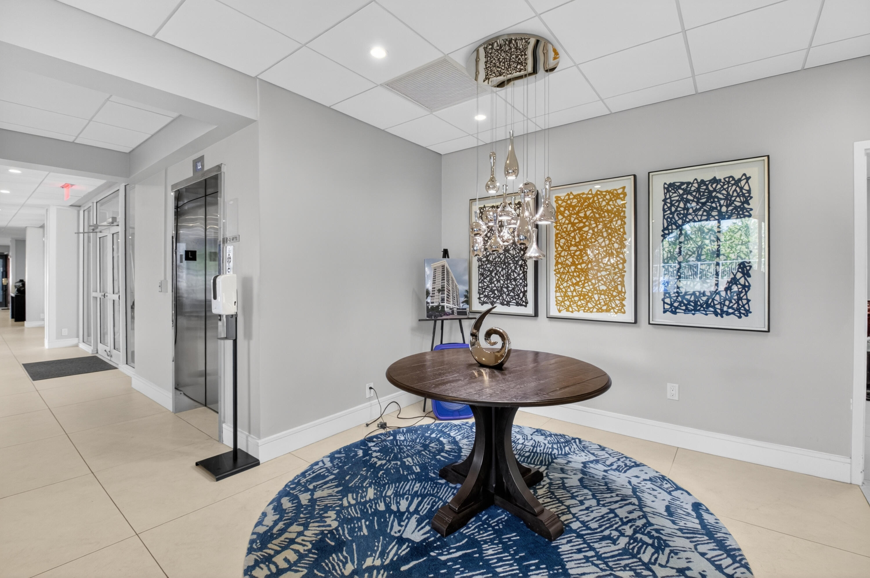 1180 South Ocean Boulevard, Unit 5C Boca Raton, FL 33432 - Photo 5 of 43 a room with a table and a chandelier