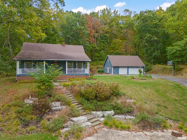 $530,000 | 1227 East Hallock Hollow Road, Chillicothe, IL 61523