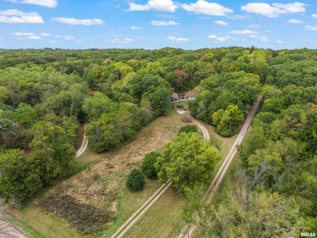 $530,000 | 1227 East Hallock Hollow Road, Chillicothe, IL 61523