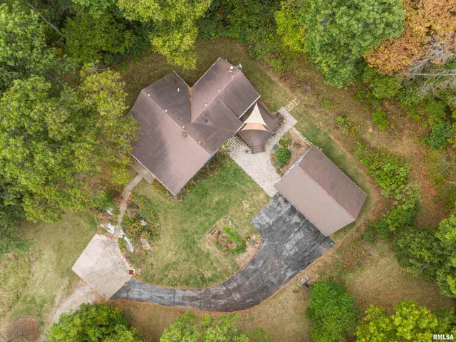 $530,000 | 1227 East Hallock Hollow Road, Chillicothe, IL 61523