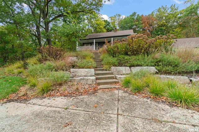 $530,000 | 1227 East Hallock Hollow Road, Chillicothe, IL 61523