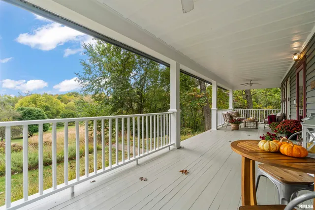 $530,000 | 1227 East Hallock Hollow Road, Chillicothe, IL 61523