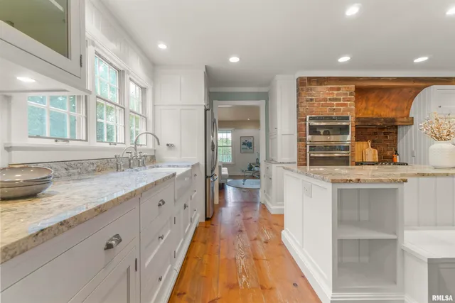 $530,000 | 1227 East Hallock Hollow Road, Chillicothe, IL 61523