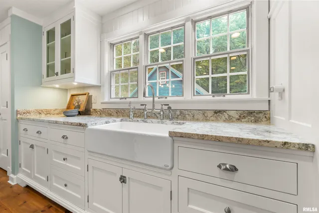 $530,000 | 1227 East Hallock Hollow Road, Chillicothe, IL 61523