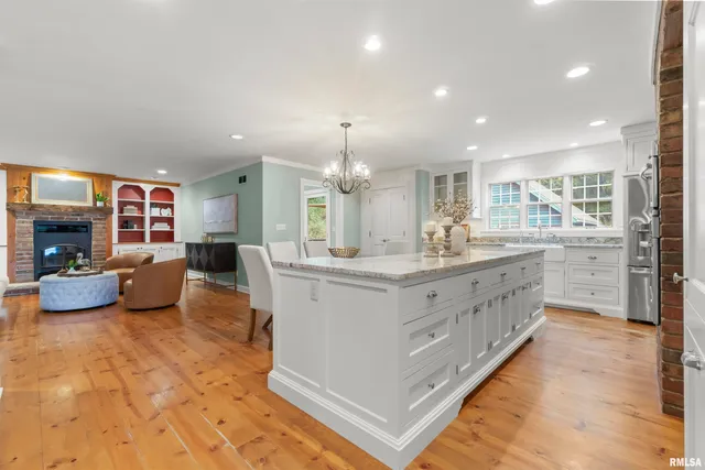 $530,000 | 1227 East Hallock Hollow Road, Chillicothe, IL 61523