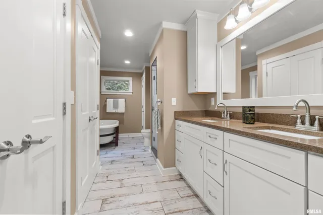 $530,000 | 1227 East Hallock Hollow Road, Chillicothe, IL 61523