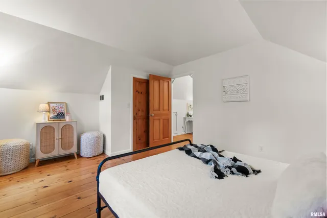 $530,000 | 1227 East Hallock Hollow Road, Chillicothe, IL 61523