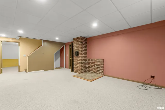 $530,000 | 1227 East Hallock Hollow Road, Chillicothe, IL 61523