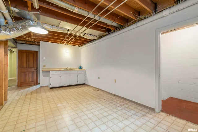 $530,000 | 1227 East Hallock Hollow Road, Chillicothe, IL 61523