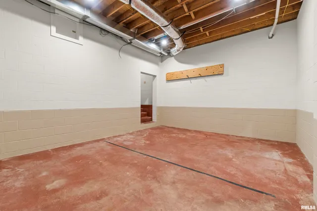 $530,000 | 1227 East Hallock Hollow Road, Chillicothe, IL 61523