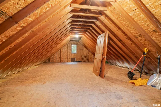 $530,000 | 1227 East Hallock Hollow Road, Chillicothe, IL 61523