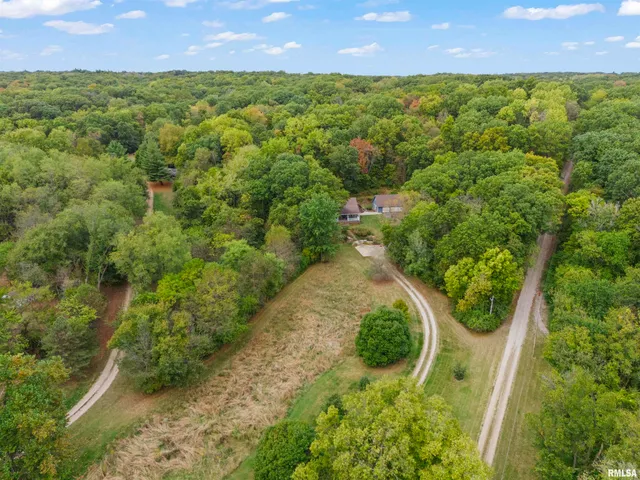 $530,000 | 1227 East Hallock Hollow Road, Chillicothe, IL 61523