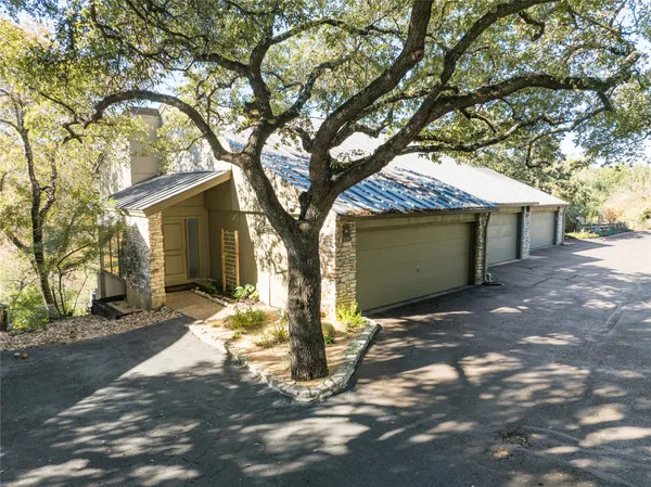 $3,200 | 1821 Westlake Drive, Unit 109, Austin, TX 78746
