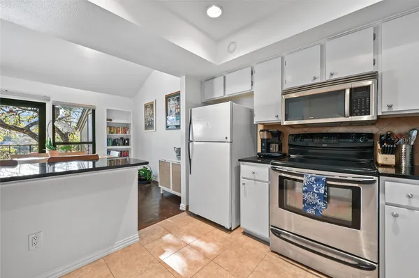 $3,200 | 1821 Westlake Drive, Unit 109, Austin, TX 78746