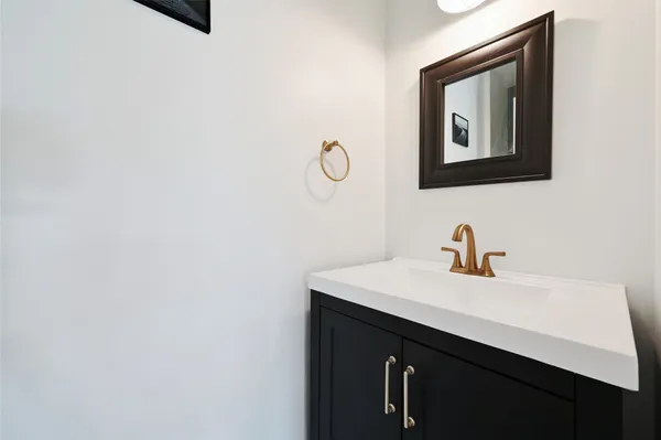 $3,200 | 1821 Westlake Drive, Unit 109, Austin, TX 78746