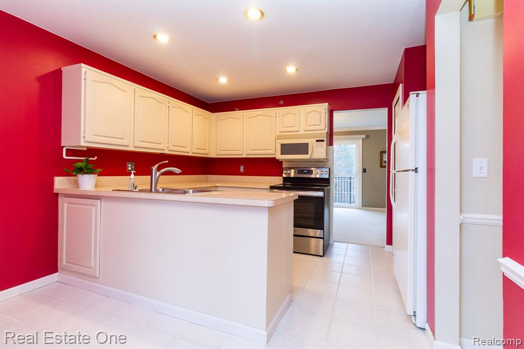 1439 Lantern Lane Rochester Hills, MI 48306 - Photo 14 of 39