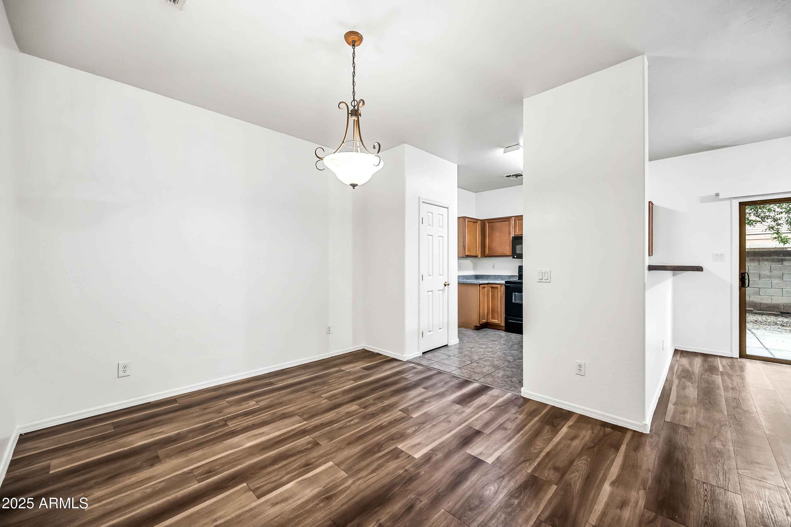 7026 Cesar Street Peoria, AZ 85345 - Photo 5 of 22 5-7026WCS-ocupix-