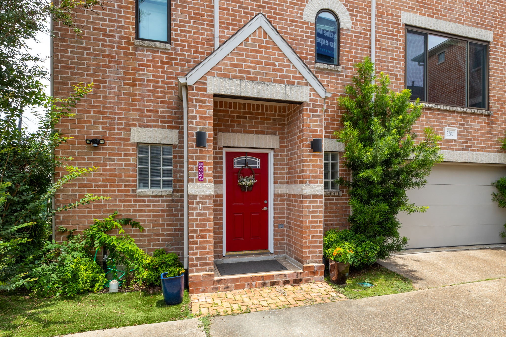 5207 Cornish Street Houston, TX 77007 - Photo 3 of 38 Front entrance