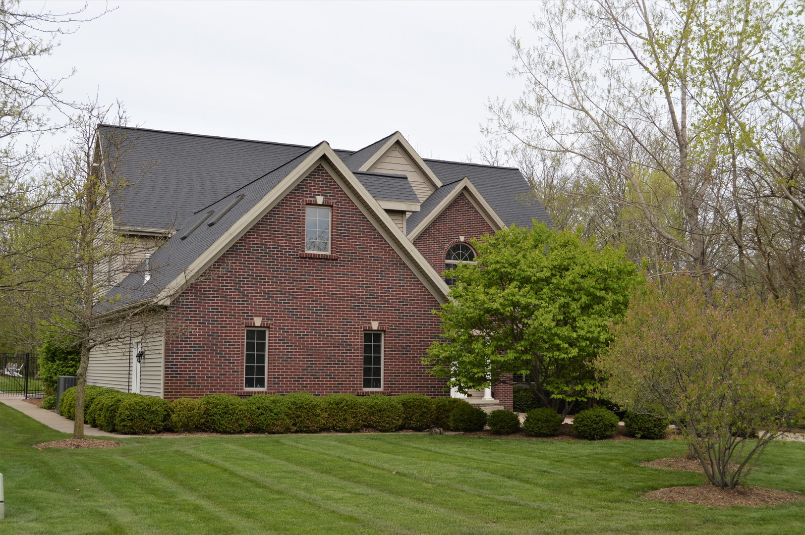 9482 Abbey Way Downs, IL 61736 - Photo 2 of 93 a front view of house with garden