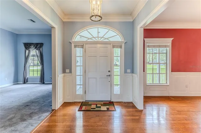 a view of empty room with window